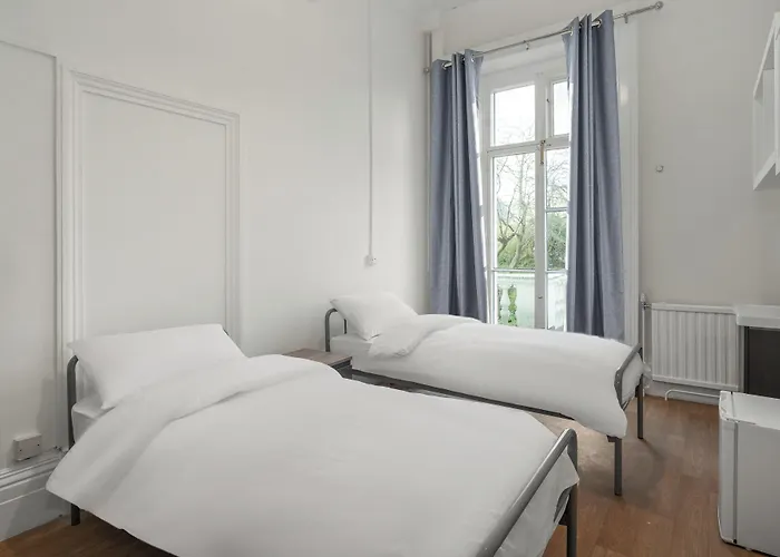 Holland House Hostel Londen